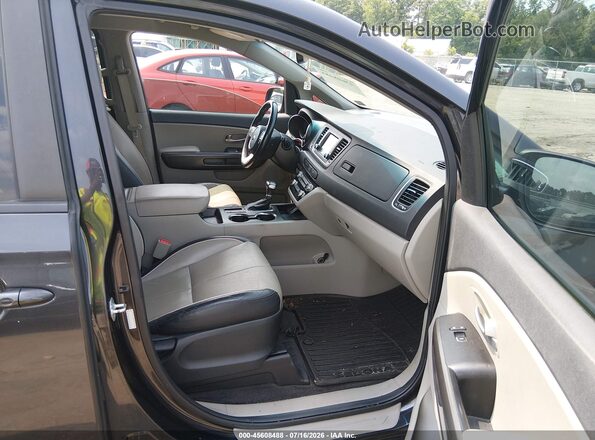 KNDMB5C10K6510829 2019 KIA SEDONA Gray Front interior view