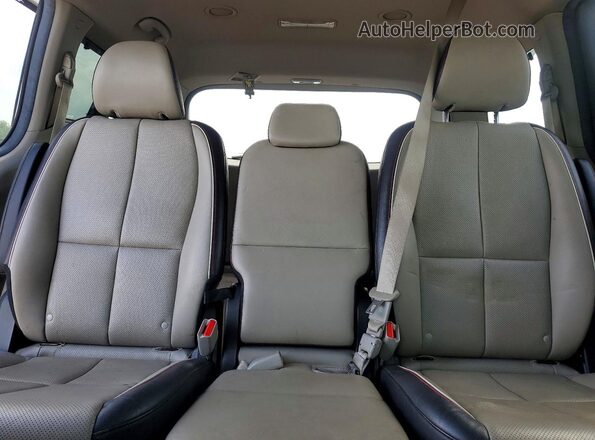 KNDMB5C10K6538243 2019 KIA SEDONA White Rear seats view
