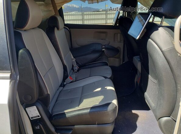 KNDMB5C10L6596810 2020 KIA SEDONA Серебряный Вид задней части салона