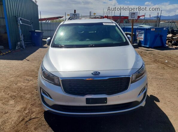 KNDMB5C10L6596810 2020 KIA SEDONA Серебряный Вид спереди