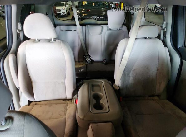 KNDMB5C11G6120989 2016 KIA SEDONA Silver უკანა სავარძლების ხედი