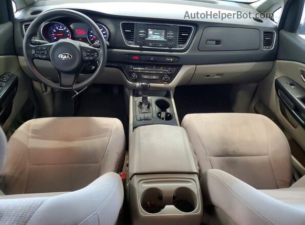 KNDMB5C11H6224433 2017 KIA SEDONA Серебряный Вид панели приборов