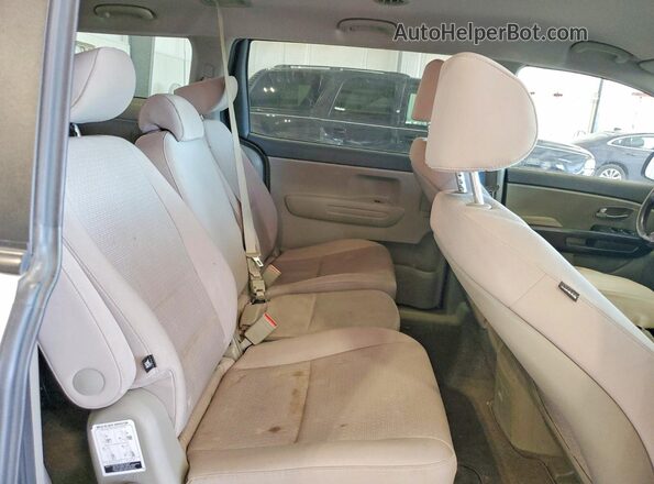 KNDMB5C11H6224433 2017 KIA SEDONA Серебряный Вид задней части салона