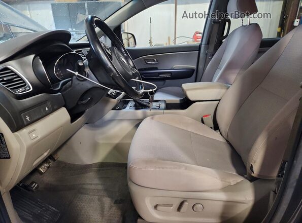 KNDMB5C11H6290853 2017 KIA SEDONA Black Widok wnętrza z przodu