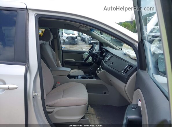 KNDMB5C12H6218429 2017 KIA SEDONA Silver Front interior view