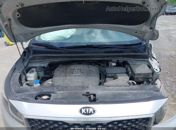 KNDMB5C12H6218429 2017 KIA SEDONA Silver Rear view