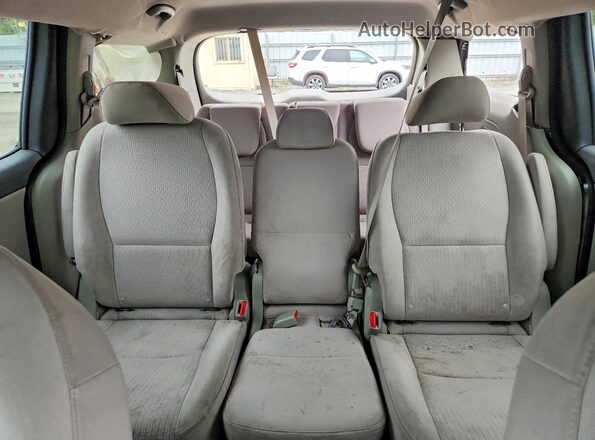 KNDMB5C12H6234274 2017 KIA SEDONA Gray უკანა სავარძლების ხედი