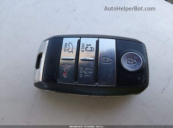 KNDMB5C12H6324931 2017 KIA SEDONA Черный Вид панели приборов