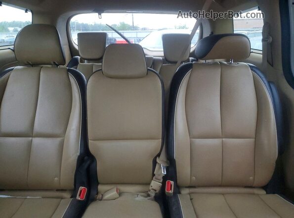 KNDMB5C12H6325948 2017 KIA SEDONA White Հետևի նստատեղերի տեսք