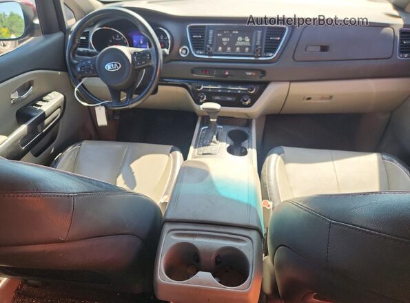 KNDMB5C13H6251309 2017 KIA SEDONA Бордовый Вид панели приборов