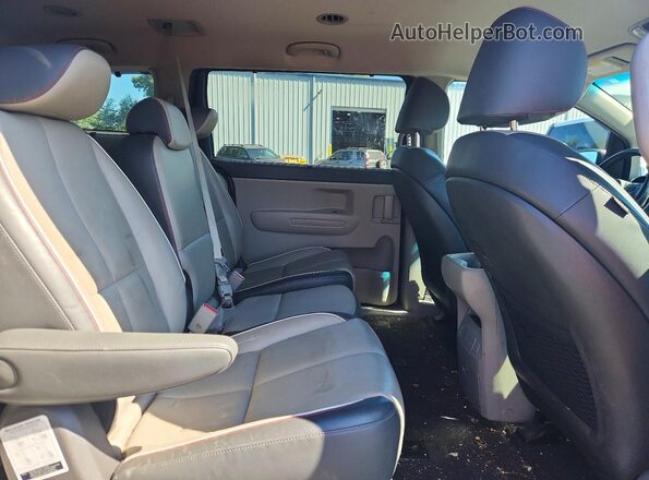 KNDMB5C13H6251309 2017 KIA SEDONA Бордовый Вид задней части салона