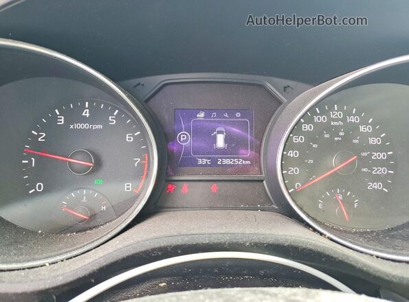 KNDMB5C13J6357135 2018 KIA SEDONA White Widok zestawu wskaźników