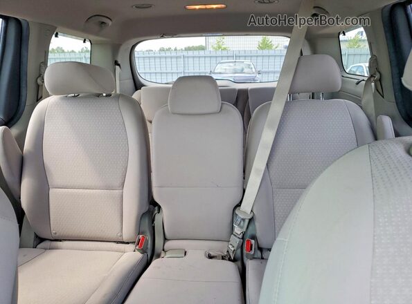KNDMB5C13J6357135 2018 KIA SEDONA White Widok tylnych siedzeń