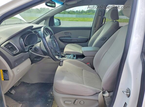 KNDMB5C13J6357135 2018 KIA SEDONA White Widok wnętrza z przodu