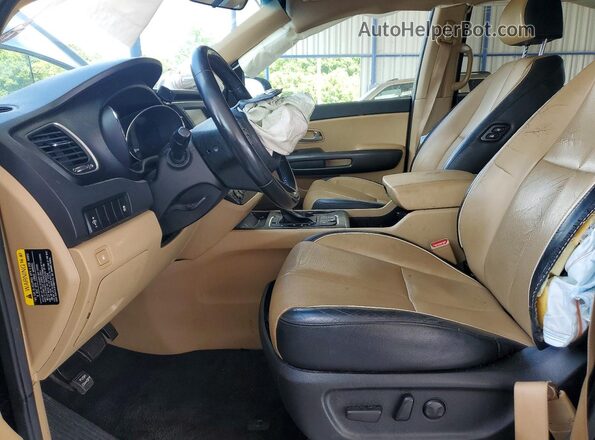 KNDMB5C13J6400596 2018 KIA SEDONA Black Front interior view