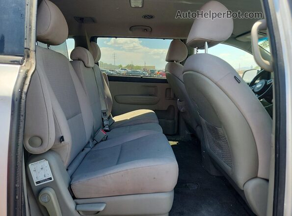KNDMB5C14G6092413 2016 KIA SEDONA Silver უკანა სალონის ხედი
