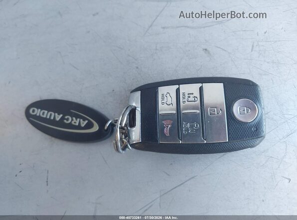 KNDMB5C14H6339186 2017 KIA SEDONA Белый Вид панели приборов