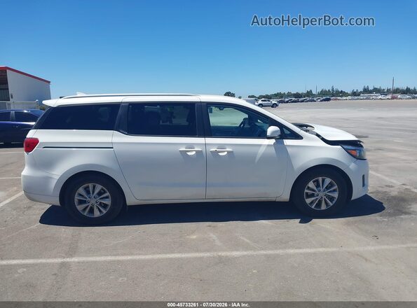 KNDMB5C14H6339186 2017 KIA SEDONA Белый Вид задней части салона
