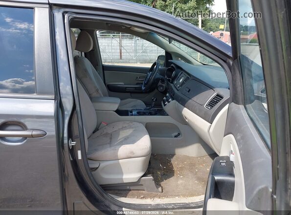 KNDMB5C15G6091593 2016 KIA SEDONA Gray Front interior view