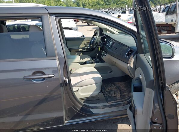 KNDMB5C15G6110787 2016 KIA SEDONA Gray Vista interior delantera