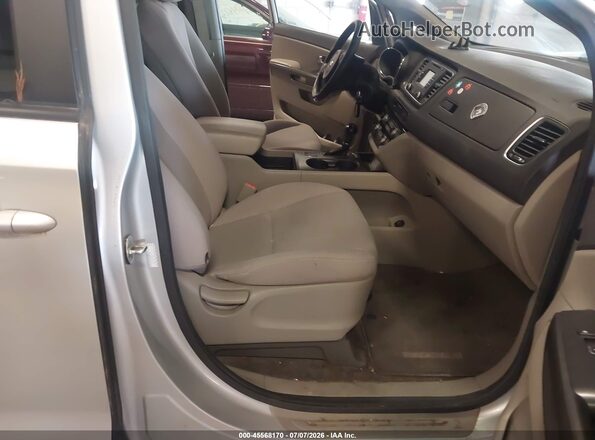 KNDMB5C15H6218599 2017 KIA SEDONA Silver Вид салону спереду