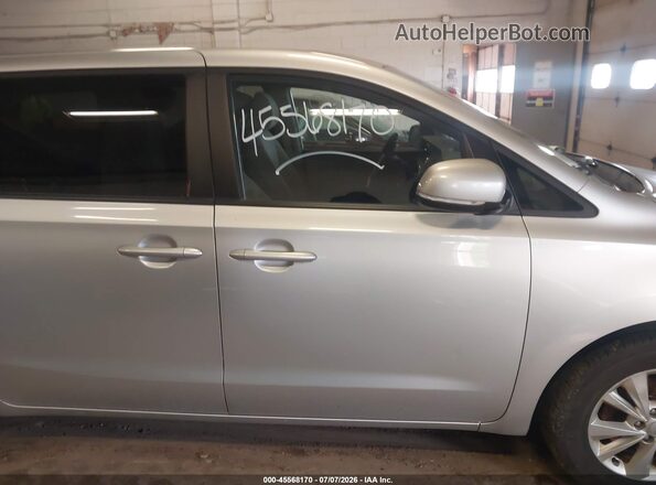 KNDMB5C15H6218599 2017 KIA SEDONA Silver Вид задньої частини салону