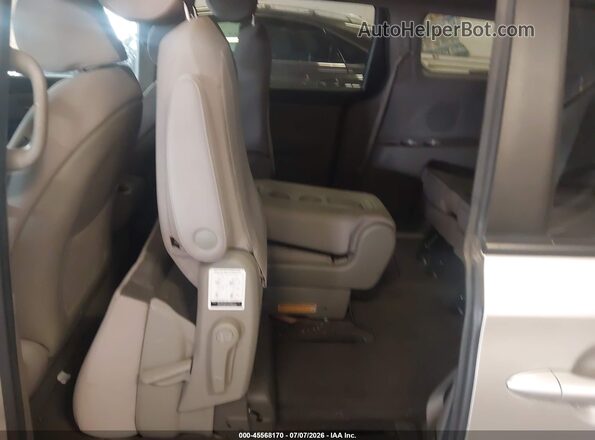 KNDMB5C15H6218599 2017 KIA SEDONA Silver Вид наклейки з VIN-кодом