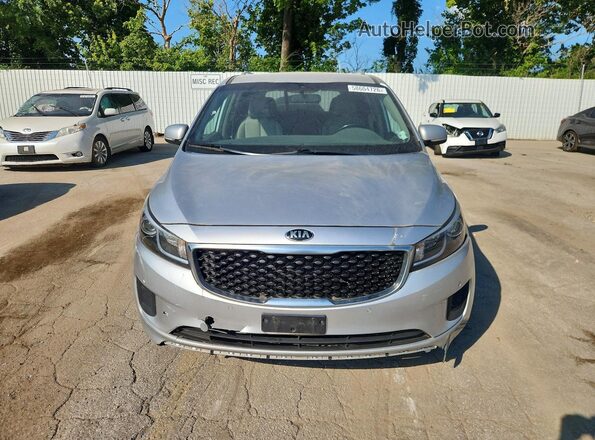 KNDMB5C15H6265955 2017 KIA SEDONA Silver Widok z przodu