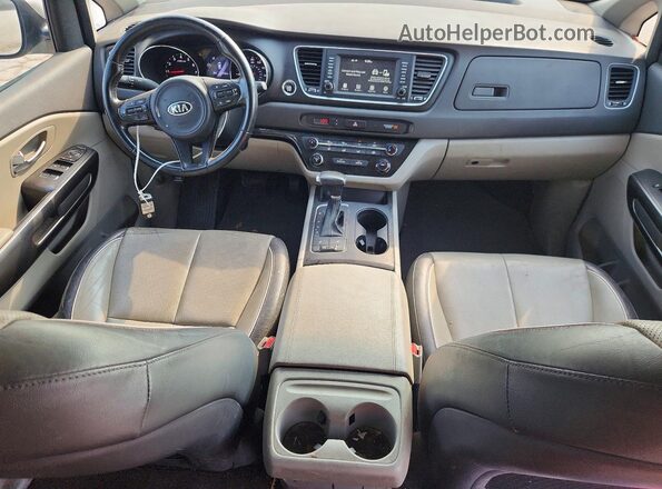 KNDMB5C15H6265955 2017 KIA SEDONA Silver Widok deski rozdzielczej