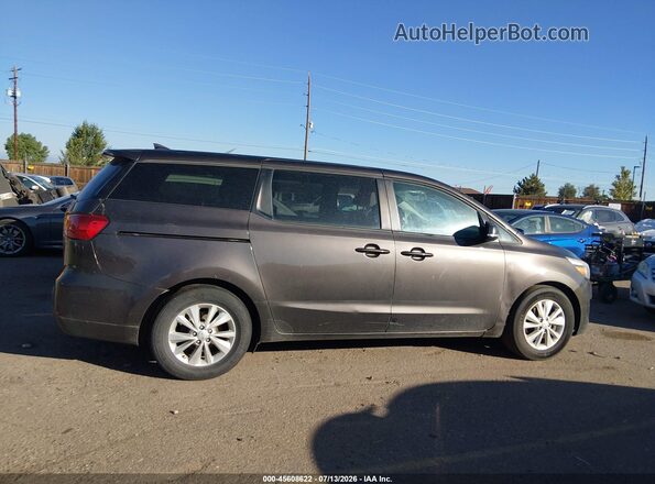KNDMB5C15J6389147 2018 KIA SEDONA Gray Вид задньої частини салону