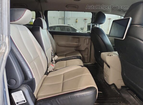 KNDMB5C15L6635908 2020 KIA SEDONA Gray უკანა სავარძლების ხედი