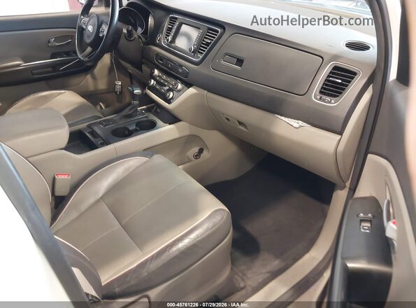 KNDMB5C16H6249523 2017 KIA SEDONA White Widok wnętrza z przodu
