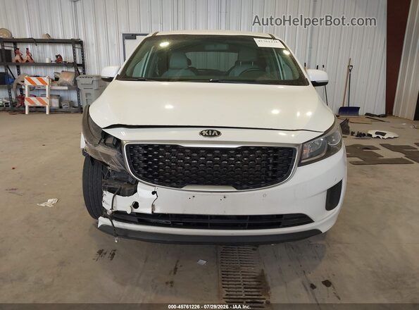 KNDMB5C16H6249523 2017 KIA SEDONA White Widok wnętrza z tyłu