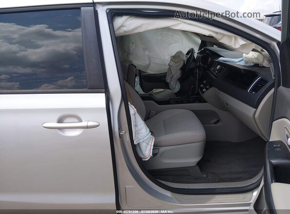 KNDMB5C17G6085570 2016 KIA SEDONA Silver წინა სალონის ხედი