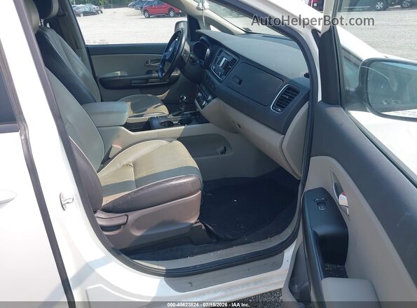 KNDMB5C17G6213855 2016 KIA SEDONA White Front interior view