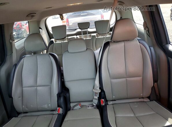 KNDMB5C17G6216352 2016 KIA SEDONA Gray Vista de los asientos traseros
