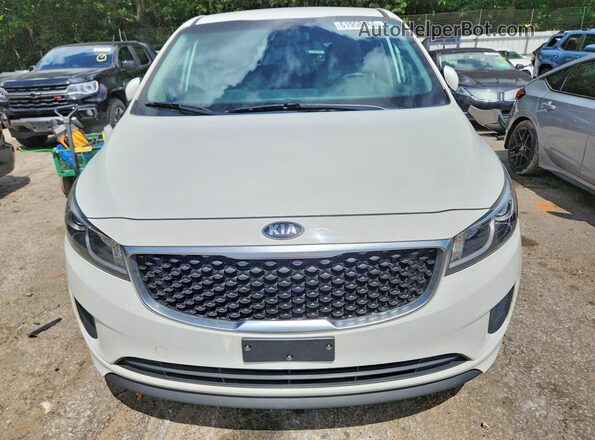 KNDMB5C17H6245674 2017 KIA SEDONA Белый Вид спереди