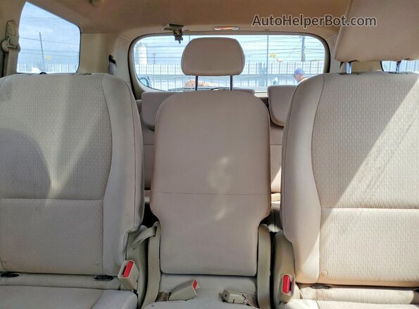 KNDMB5C18G6182258 2016 KIA SEDONA Black Rear seats view