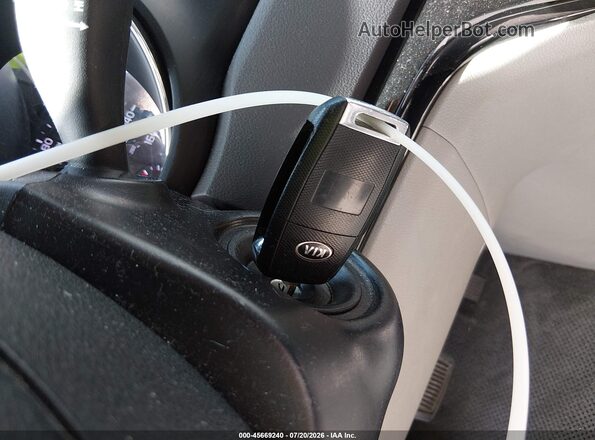 KNDMB5C18H6241973 2017 KIA SEDONA Silver წინა პანელის ხედი