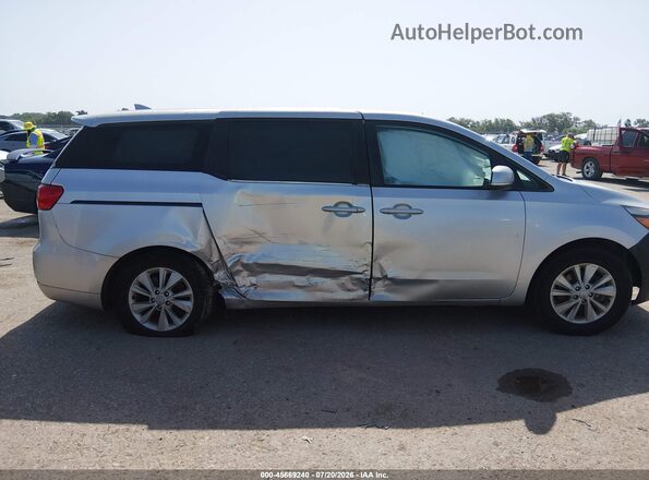 KNDMB5C18H6241973 2017 KIA SEDONA Silver უკანა სალონის ხედი