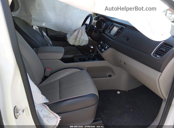 KNDMB5C18H6313447 2017 KIA SEDONA White Vista interior delantera
