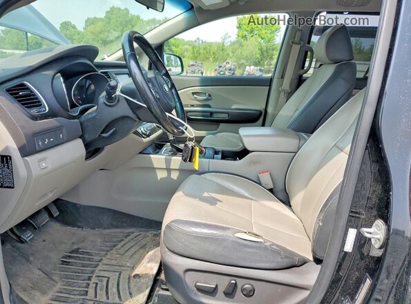 KNDMB5C18J6379129 2018 KIA SEDONA Black წინა სალონის ხედი