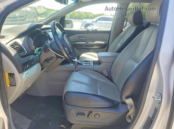KNDMB5C18M6672047 2021 KIA SEDONA Silver Widok wnętrza z przodu