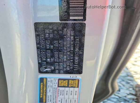 KNDMB5C18M6672047 2021 KIA SEDONA Silver Widok naklejki z numerem VIN