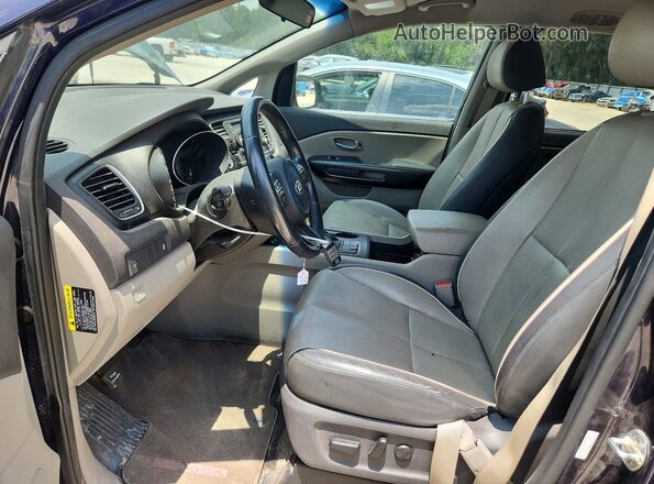 KNDMB5C19J6385988 2018 KIA SEDONA Blue Вид салону спереду