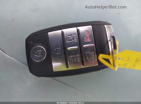 KNDMB5C1XH6283156 2017 KIA SEDONA Silver Dashboard view