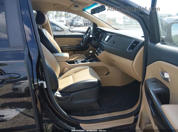 KNDMB5C1XJ6349100 2018 KIA SEDONA Черный Вид салона спереди