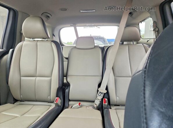 KNDMB5C1XJ6396823 2018 KIA SEDONA Gray Vista de los asientos traseros