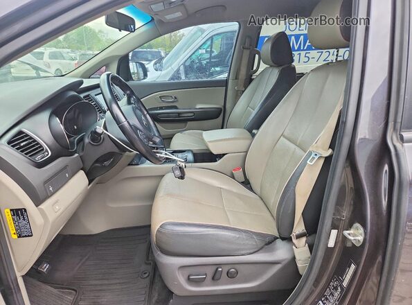KNDMB5C1XJ6396823 2018 KIA SEDONA Gray Vista interior delantera