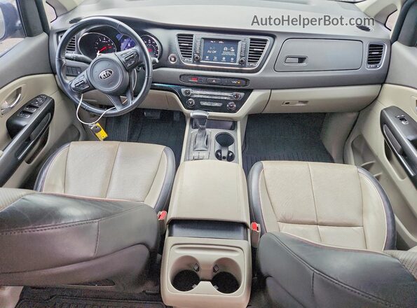 KNDMB5C1XJ6396823 2018 KIA SEDONA Gray Vista del salpicadero